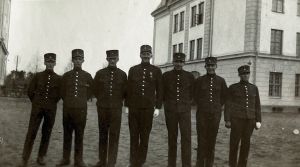 photo672582723140 inner 424 179 649 177 431 645