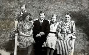 photo672583570598 inner 125 101 641 101 67 949 621